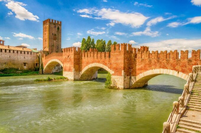 Discover Verona + Arena: Walking Tour - Meeting Point and Location