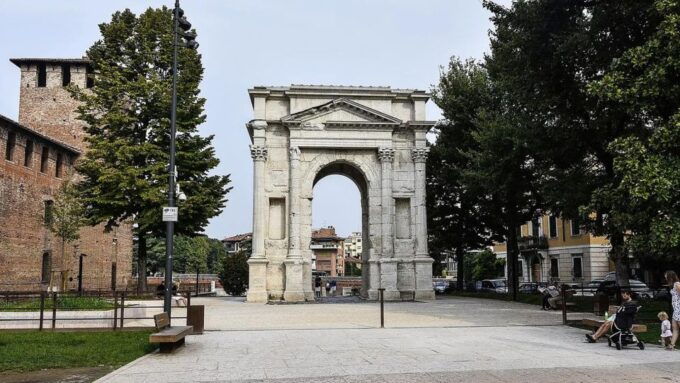 Discover Verona + Arena: Walking Tour - Tour Duration and Language