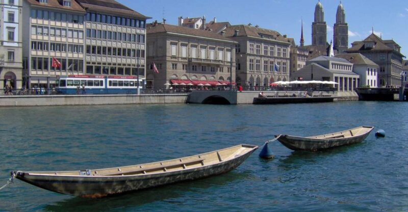 Discover Zurich Walking Tour in English - Key Points