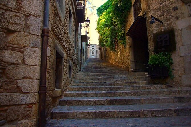 Discovering Gironas Hidden Gems: A Walking Audio Tour (ENG) - Walking the Historic City Walls