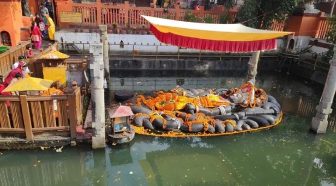 Discovering Kathmandu: Full-Day City Highlights Bus Tour - Visiting Pashupatinath Temple