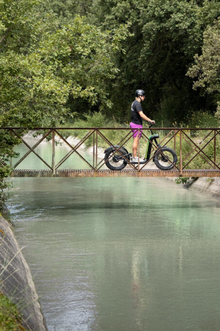 Discovering LIsle Sur La Sorgue - Visiting the Fontaine De Vaucluse