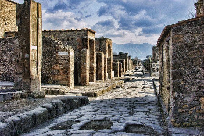 DISCOVERING POMPEII - VIP Tour/Small Group - Tour Inclusions