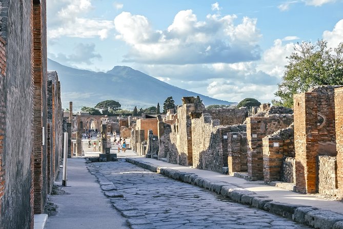 DISCOVERING POMPEII - VIP Tour/Small Group - Group Size and Language