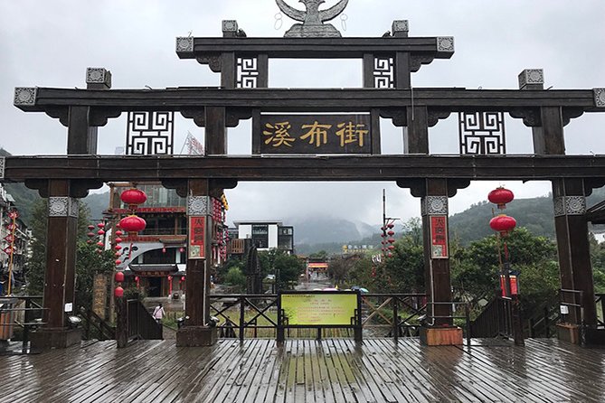 Discovery Day Tour to Yellow Dragon Cave,Baofeng Lake and Xibu Street - Additional Information