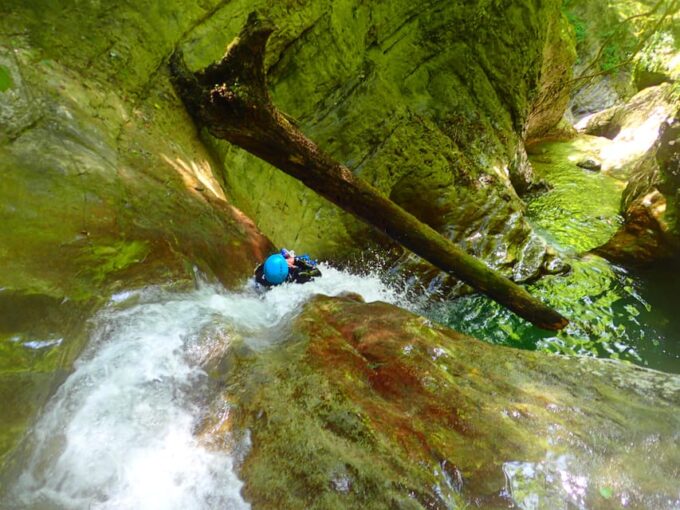 Discovery of The Lower Part Of Ecouges Canyon - Accessibility and Transportation