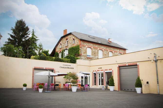 Discovery Tour (2 Tastings) - Winery and Cellars Visit