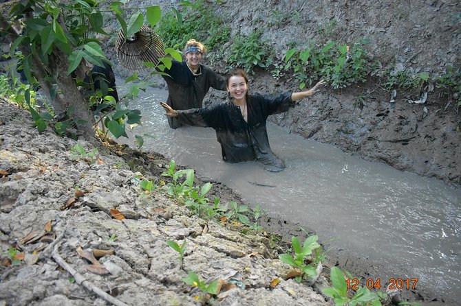 Ditch Fishing by Bare Hand in Cai Be - Bicycle Journey to the Fishing Spot