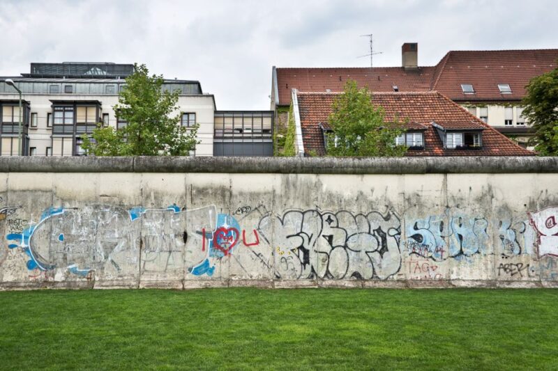 Divided Berlin & Cold War: Berlin Wall 2-Hour Tour - Explore the Divided City