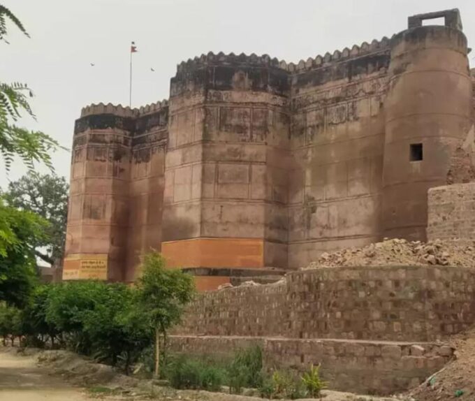Divine: 9-Hour Guided Tour of Mathura & Vrindavan: From Agra - Govardhan Temple