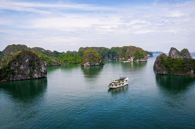 Divine Footsteps & Anime Locations: Takachiho One Day Bus Tour - Transportation and Logistics