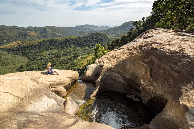 Diyaluma Waterfall & Natural Pool Bath. - Guided Hike to Falls
