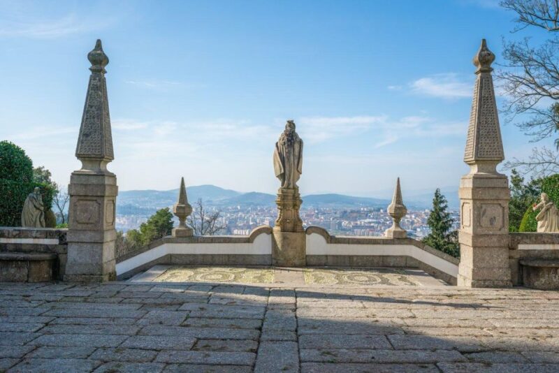 Do Porto: Full Day Minho Tour Guimarães/Braga All Included - Guimarães Castle