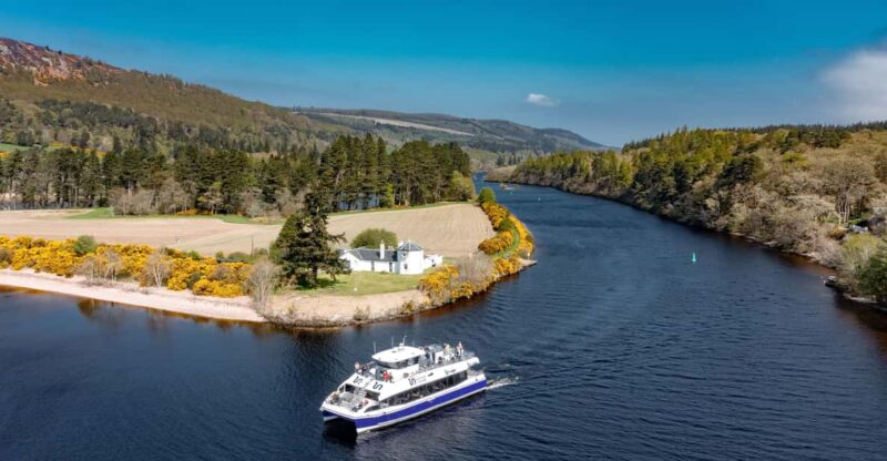 Dochgarroch: Caledonian Canal and Loch Ness 50min Cruise - Onboard Facilities