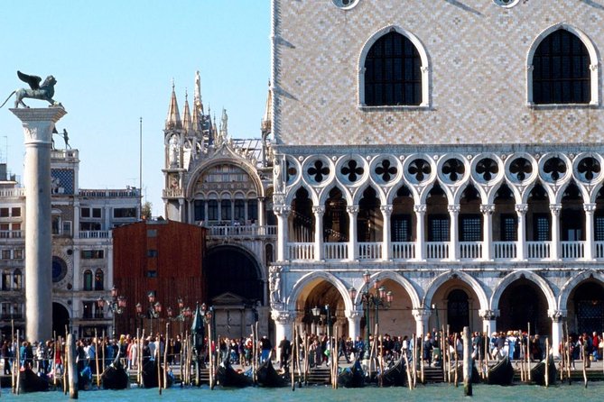 Doges Palace Guided Tour and Gondola Ride - Gondola Capacity and Group Dynamics