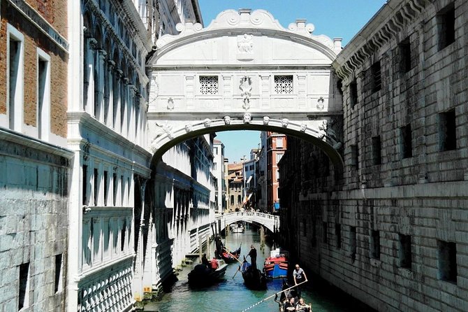 Doges Palace Guided Tour and Gondola Ride - Security Measures and Queues