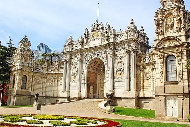 Dolmabahce Palace & Harem Skip the Line Tickets With Audio Guide - Palace Architecture and Decor