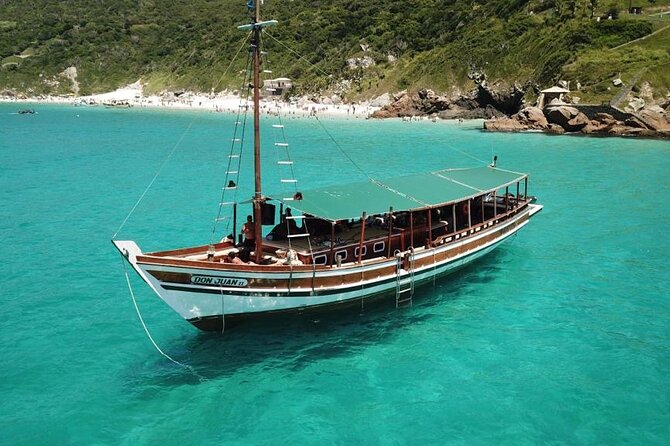 Don Juan Boat Trip in Arraial Do Cabo - On-board Amenities and Features