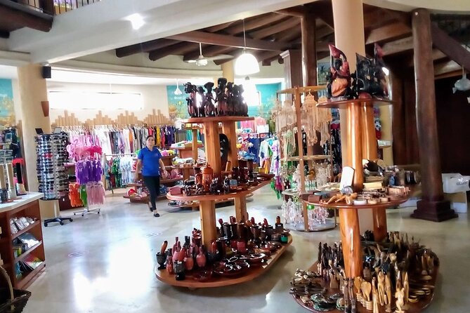 Don Lucas Cigar Factory, Rum Tasting, Cocoa Factory, Souvenirs - Inside the Cocoa Factory