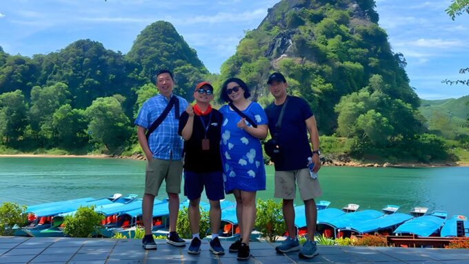 Dong Hoi: Explore Paradise Cave & Phong Nha Cave With Lunch - Cave Exploration