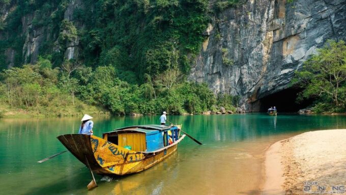 Dong Hoi: Phong Nha and Paradise Caves Day Trip With Lunch - Explore Spectacular Caves