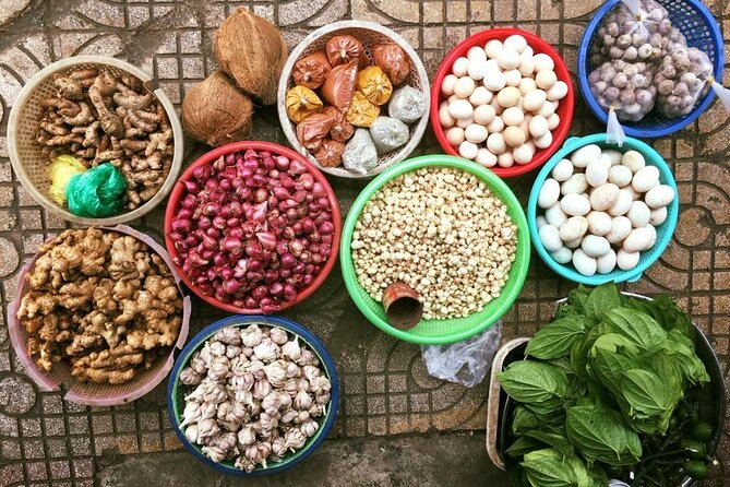 Dong Hoi Sightseeing and Street Food Bike Tour - Chợ Hải Sản Đồng Hới