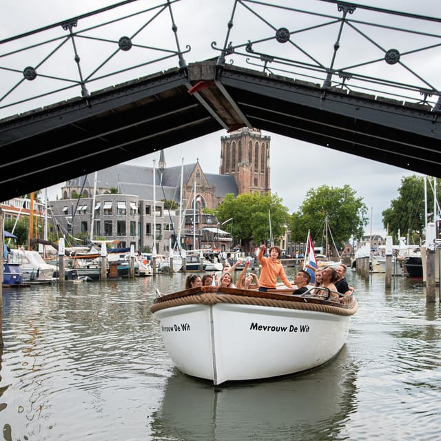 Dordrecht: City Canal Cruise - Onboard Amenities