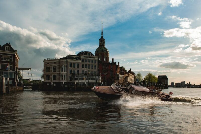 Dordrecht: City Walking Tour With Boat Ride - Key Points