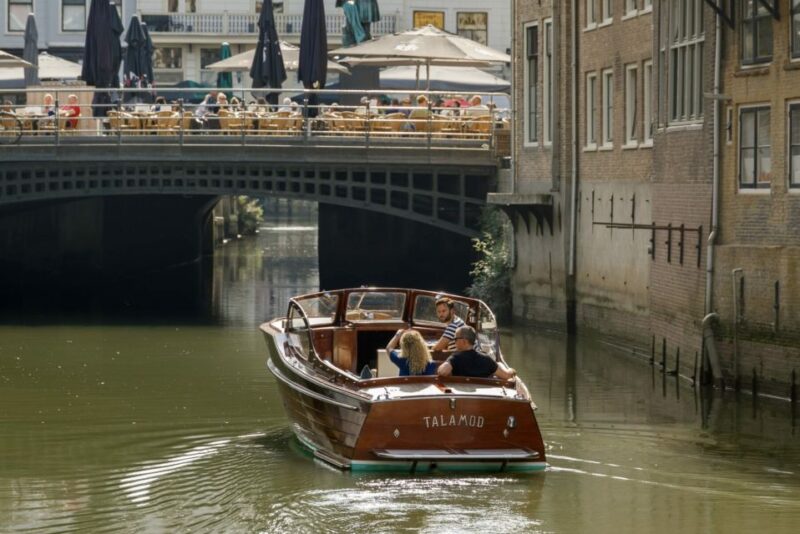 Dordrecht: City Walking Tour With Boat Ride - Included Features