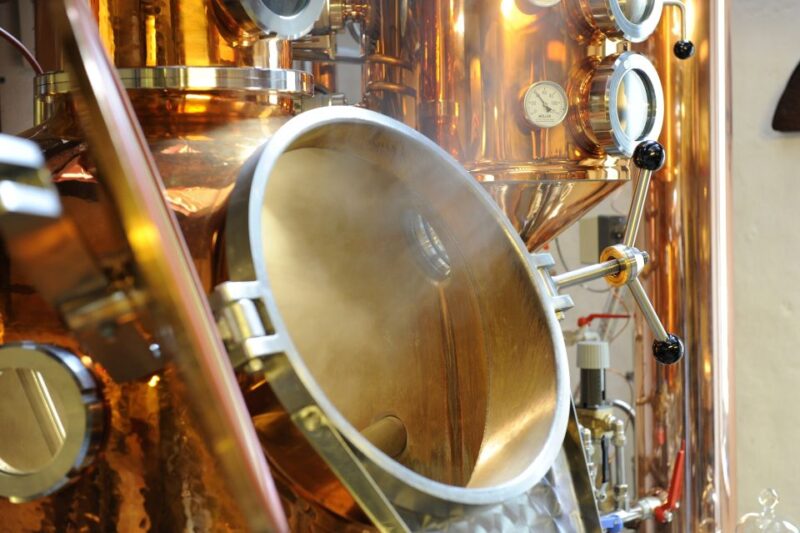 Dordrecht: Distillery Tour With Dutch Gin & Genever Tasting - Tasting Experience