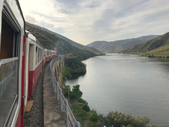 Douro: Luxury Tour With Train, Walking, Lunch and Wines - Lunch