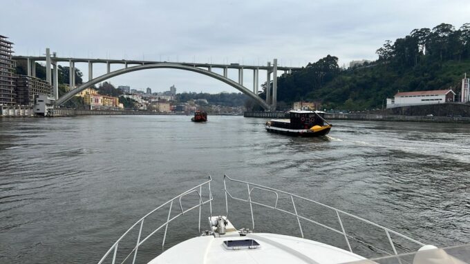 Douro: Private Yacht Cruise Tour in Porto - Discover Portos Famous Bridges