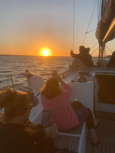 Douro Sunset Sailboat Experience in Porto - Inclusions and Amenities