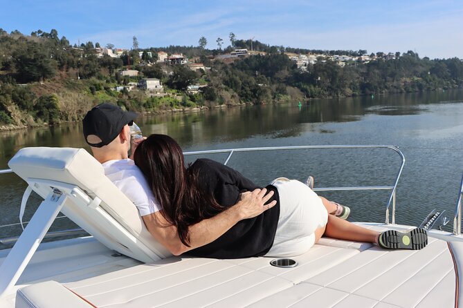 Douro Tour on a Private Yacht in Porto - Amenities