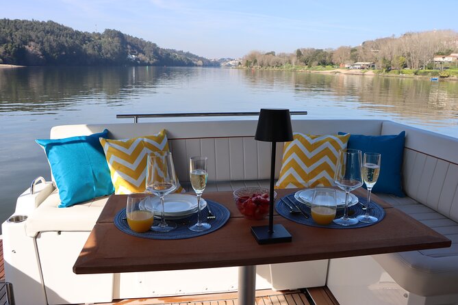 Douro Tour on a Private Yacht in Porto - Accessibility