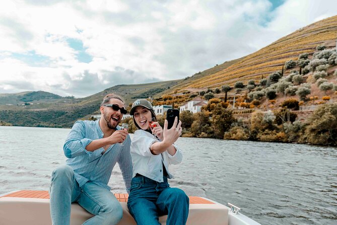 Douro Valley: 1h Solar Boat Experience - Two Wine Tasting - Tour Overview and Features