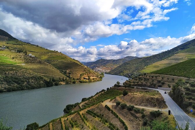 Douro Valley Prime Tour: Wine Tasting, Boat and Lunch From Porto - Cruising the Douro
