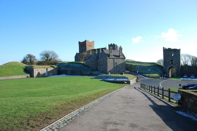 Dover Harbour to London Via Dover Castle (private Vehicle) - Hotel Accommodation in London