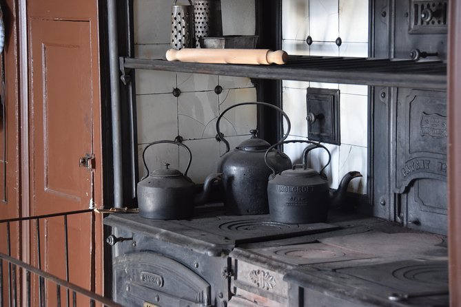 Downton Abbey Town and Country Tour From London by Private Black Taxi - Lunch Stop and Meal Offerings