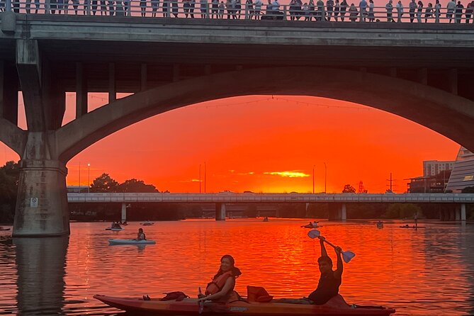 Downtown Austin Sunset Kayak Tour With 1.5 Million Bats - Experiencing the 1.5 Million Bats