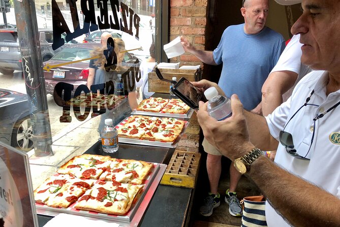 Downtown Chicago Walking Pizza Tour - Discovering the Citys Signature Dish