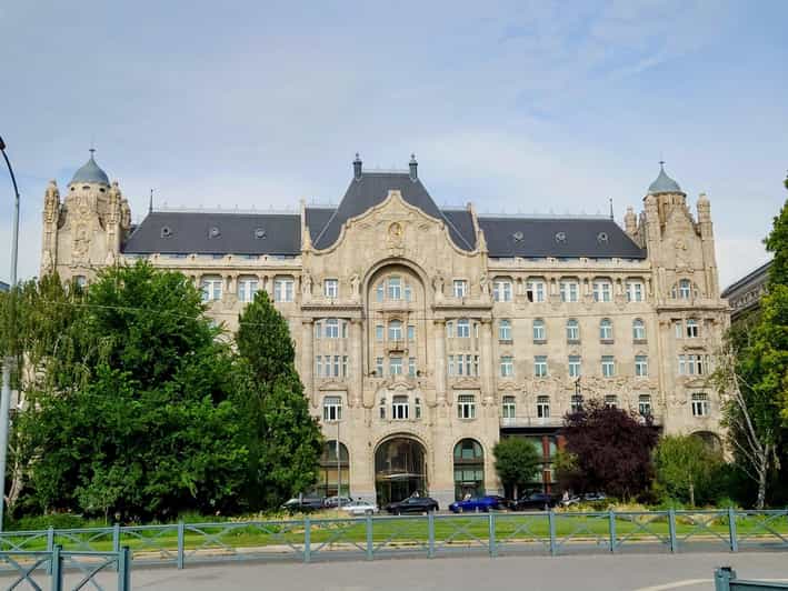 Downtown of Budapest: the Two Sides of the Danube in 3 Hours - Experience Details
