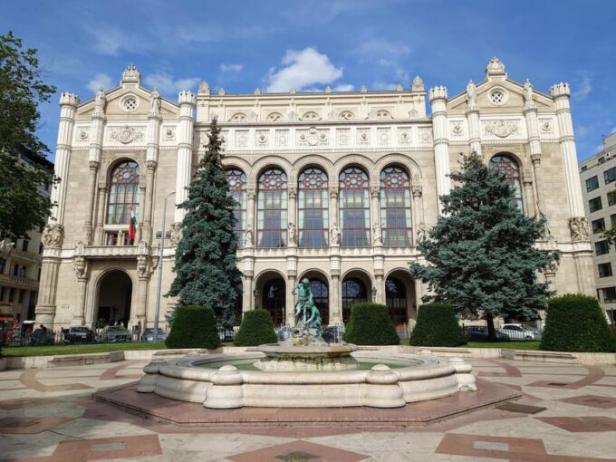 Downtown of Budapest: the Two Sides of the Danube in 3 Hours - Starting Location