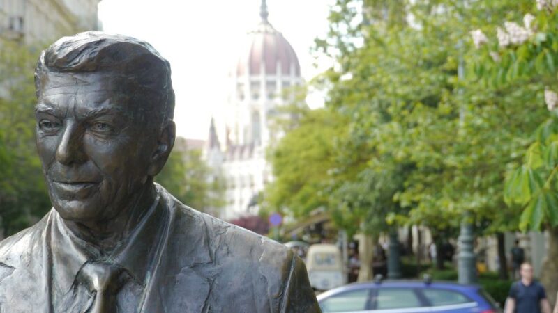 Downtown Pest Walking Tour - Key Attractions
