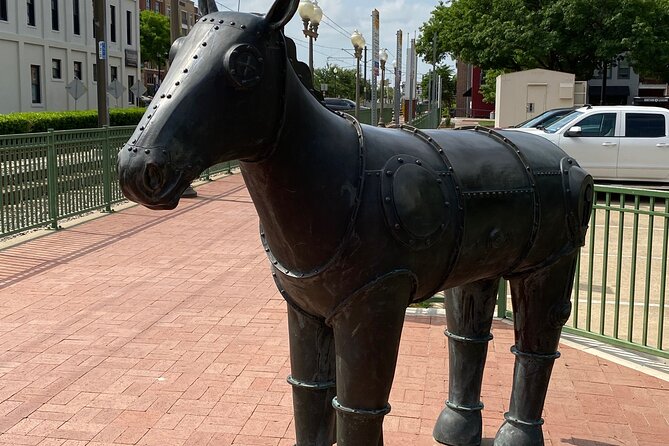 Downtown Plano Walking Tour With Food and Drink - Mouth-Watering Menu Highlights