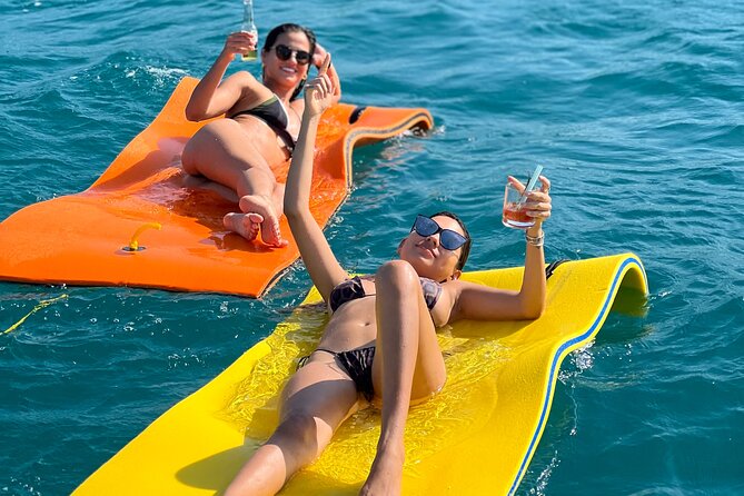 Dracula Boat Rental for Rosario Islands - Key Points