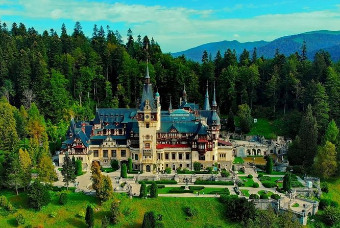 Draculas Castle and Peleș Royal Castle - Private Tour - Discovering Bran Castle
