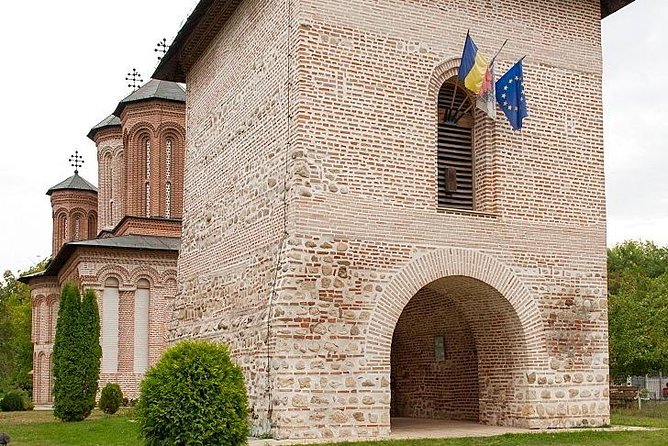 Draculas Tomb and Mogosoaia Palace, Private Tour From Bucharest - Tour Highlights