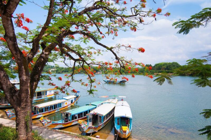 Dragon Boat, Royal Tombs, Thien Mu Pagoda With Guide - Tomb of Minh Mang
