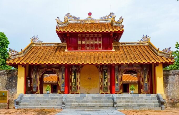 Dragon Boat, Royal Tombs, Thien Mu Pagoda With Guide - Inclusions and Exclusions